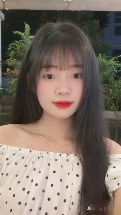 Stranger chat on Shaglee — a real person talking on live video